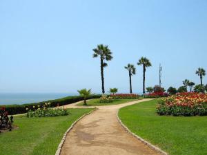 Moderno departamento cerca al malecón