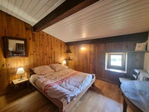 Maisons de vacances Gite Doizieux, 4 pieces, 6 personnes - FR-1-496-294 : photos des chambres