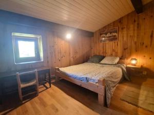 Maisons de vacances Gite Doizieux, 4 pieces, 6 personnes - FR-1-496-294 : photos des chambres