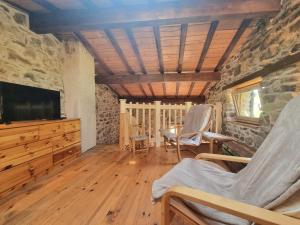 Maisons de vacances Gite Doizieux, 4 pieces, 6 personnes - FR-1-496-294 : photos des chambres