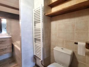 Maisons de vacances Gite Doizieux, 4 pieces, 6 personnes - FR-1-496-294 : photos des chambres