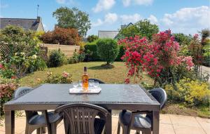 Maisons de vacances Beautiful Home In Clohars-carnot With Wifi And 2 Bedrooms : photos des chambres