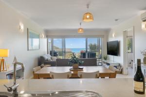 Seaview Getaway - 2 2 Solway Cres EncounterBay - BYO Linen