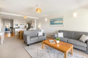 Seaview Getaway - 2 2 Solway Cres EncounterBay - BYO Linen