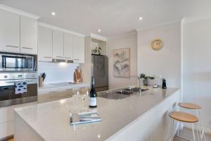 Seaview Getaway - 2 2 Solway Cres EncounterBay - BYO Linen