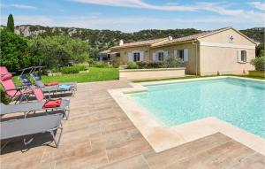 Maisons de vacances Beautiful Home In Rochefort-du-gard With Wifi, Private Swimming Pool And 3 Bedrooms : photos des chambres