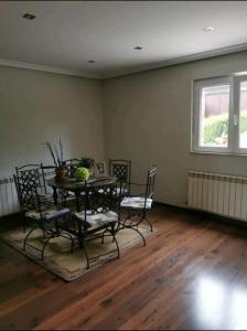 Casa con finca en Oviedo El Casero