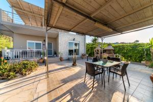 Grekodes Kera, seafront villa