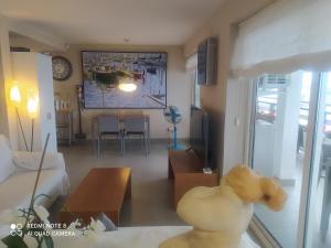 Àtico frente el mar azul