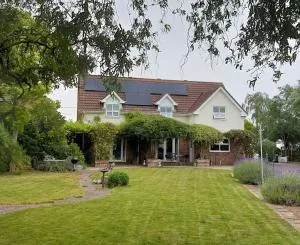 Westwood Lodge B & B Boston - Hubberts Bridge