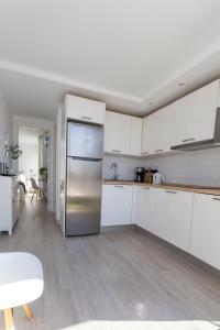 Cozy and sea views private terrace apartment