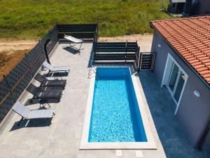Apartment Flego with private swimming pool and big outside space 