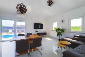 Apartment Flego with private swimming pool and big outside space