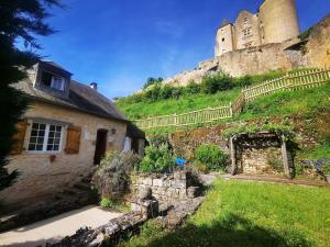 Maisons de vacances gite des remparts SALIGNAC : photos des chambres