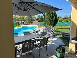 Villas jolie maison au calme avec piscine chauffee : photos des chambres