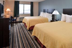 Queen Room with Two Queen Beds, Mobility Access Room and Roll-In-Shower, Non-Smoking room in Quality Inn Beaver South