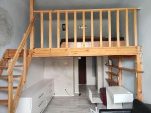 Apartament z antresolami