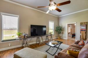 Charming Oklahoma Escape Near Beaches and Golfing!