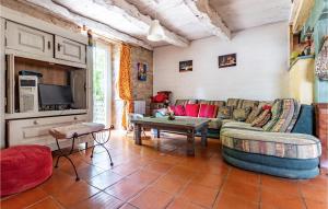 Maisons de vacances Beautiful home in Ginals with Outdoor swimming pool, WiFi and 2 Bedrooms : photos des chambres