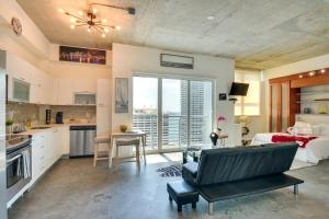 Trendy Downtown Miami Studio Pools, Views and More!