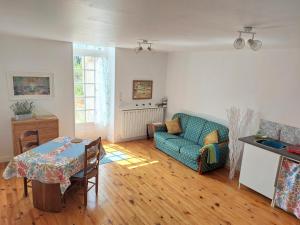 B&B / Chambres d'hotes Maison Rouge : Suite - Vue sur Jardin