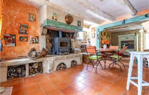 Maisons de vacances Beautiful home in Ginals with Outdoor swimming pool, WiFi and 2 Bedrooms : photos des chambres