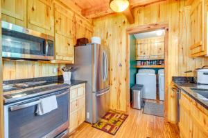 Secluded Oakland Cabin w Private Yard!