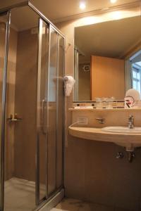 Maran Suites & Towers