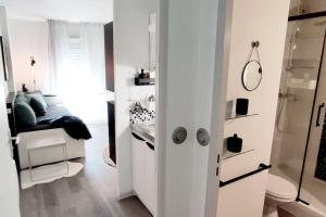 Appartements STUDCLUB studio climatise confortable face tram parking : photos des chambres