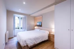 HERITAGE APARTMENTS CERDANYA al carrer Major i parking - 布尔马当