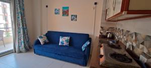 شاليه للعائلات غرفة وريسيبشن بمنتجع ريتال فيو الساحل الشمالى