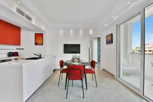 CROISETTE BEACH - Modern 2 Bdrs Best Location!