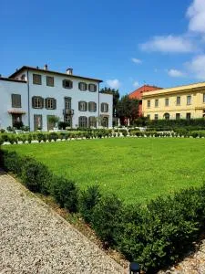 LA VILLA APARTMENTS - Convenient for Sardinia and Corsica - 4 beds - Private Parking included with Camera - Valle Benedetta