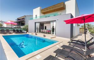 5 Bedroom Nice Home In Fazana 
