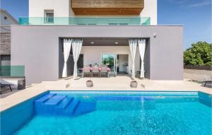 5 Bedroom Nice Home In Fazana 