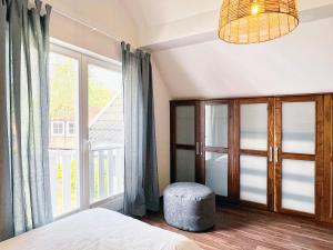 strandnahes, modernes Haus mit Kamin und Terrasse - Ferienhaus Küstenwind