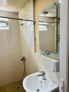 Manoni Ratianis Hostel