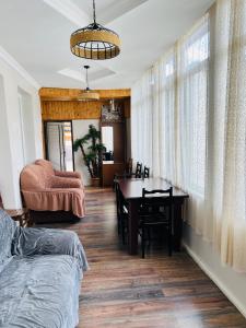 Manoni Ratianis Hostel