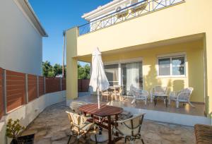 Villa Olive by Seaside