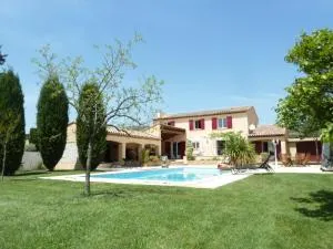 Magnifique villa au calme avec piscine, sauna et jacuzzi - La Barben