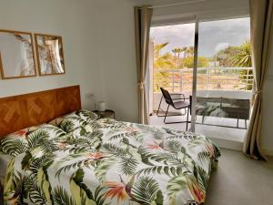 Palm Beach Paradise - Private access to the beach
