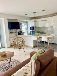 Grand Duplex climatisé avec terrasse face à la mer