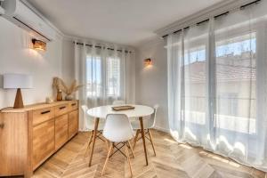 F2 refait à neuf balcon centre-ville proche plage