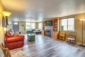 Winchester Bay Vacation Rental Near Dunes and ATV! - Lakeside
