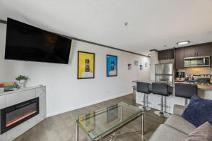 Cozy Snowshoe Condo Rental Walk to Chair Lift!