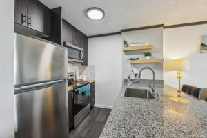 Cozy Snowshoe Condo Rental Walk to Chair Lift!