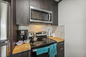 Cozy Snowshoe Condo Rental Walk to Chair Lift!