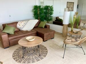 Grand Duplex climatisé avec terrasse face à la mer