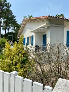 Maisons de vacances Villa Estoril Ronce les Bains : Maison 2 Chambres