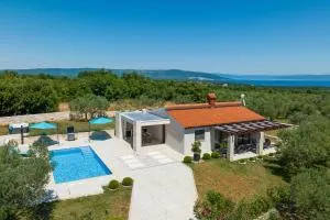 Villa Silentio - peaceful and private villa with outdoor pool and whirlpool, Ferienhaus Istrien - Šegotići